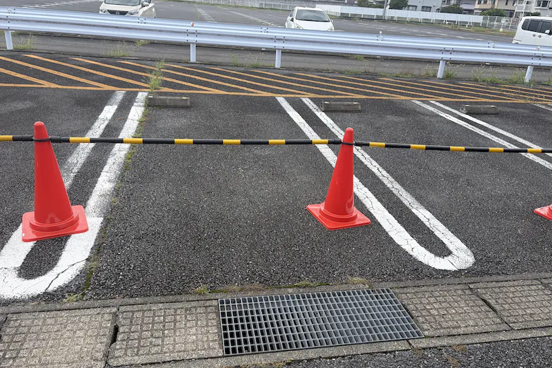 【ダイナム群馬安中店｜割引キャンペーン実施中】キッチンカー出店やプロモーションイベントに最適なアミューズメント施設のイベントスペース（②店舗正面出入口前右側）