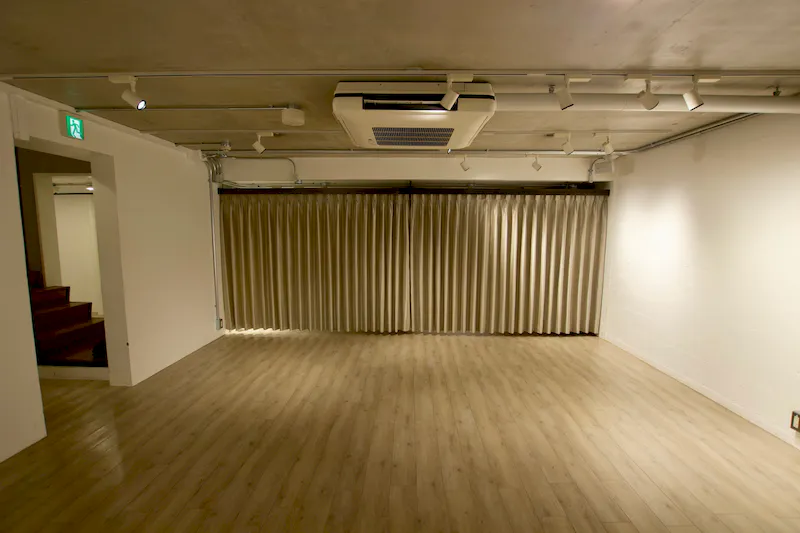 【表参道駅5分】撮影や展示会に適した駐車場付きの路面イベントスペース(1F)