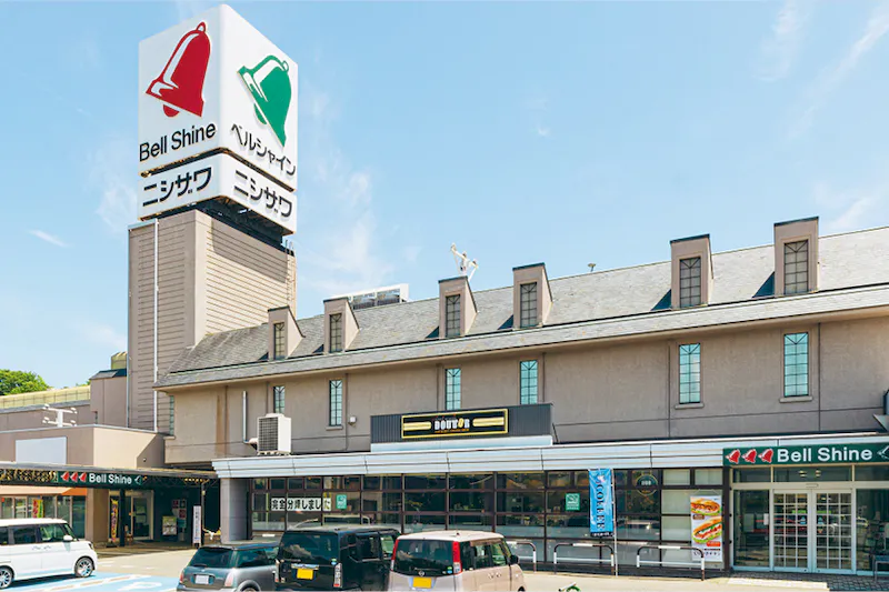 【ベルシャイン伊那店】キッチンカー出店やプロモーション催事に最適な南側出入口横の屋外スペース