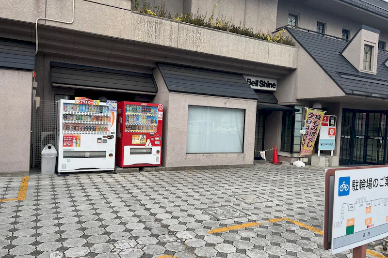 【ベルシャイン伊那店】キッチンカー出店やプロモーション催事に最適な南側出入口横の屋外スペース