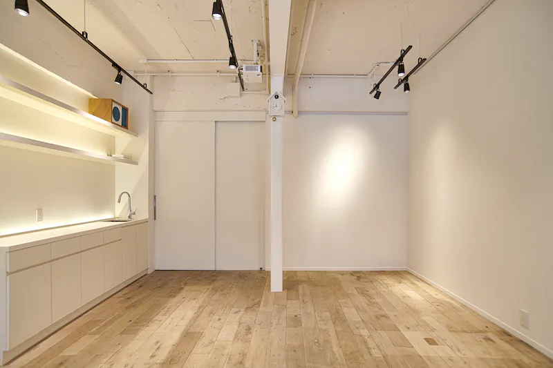 【恵比寿駅3分／代官山駅4分】ポップアップストアや展示会に最適な自然光が入るプレーンでナチュラルな路面スペース
