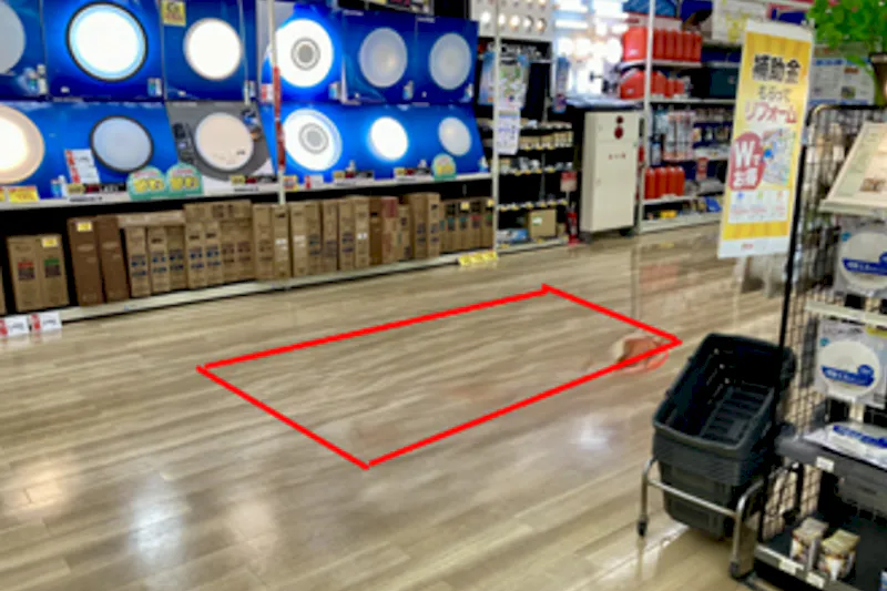 【ダイシン亘理店】店内後方照明売場前　プロモーションや物販に最適なホームセンター内の催事イベントスペースの画像