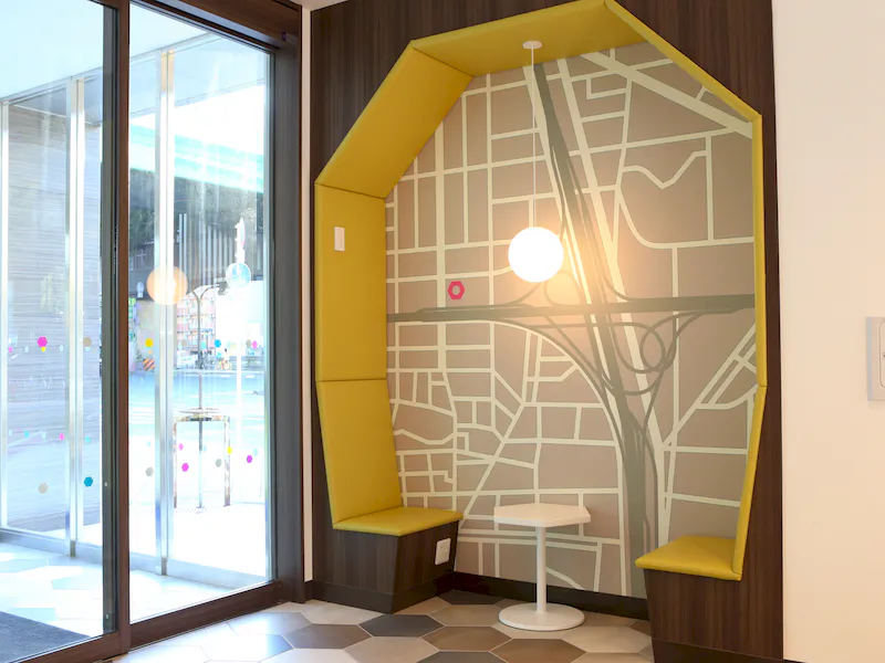 【KOKO HOTEL 東大阪｜長田駅1分】滞在客と接点が持てる1Fロビー内イベントスペースの画像3