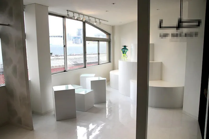 【三ノ宮駅1分】招待制のアパレル展示販売会やポップアップストア、アートギャラリー用途に最適な抜群のアクセス環境を誇るレンタルスペース