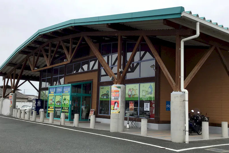 【ダイナム熊本八代北店ゆったり館｜割引キャンペーン実施中】キッチンカー出店やプロモーションイベントに最適なアミューズメント施設のイベントスペース（めん六や前）