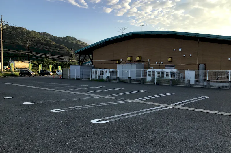 【ダイナム山口周南店｜割引キャンペーン実施中】プロモーションイベントに最適なアミューズメント施設のイベントスペース(店舗出入り口横）