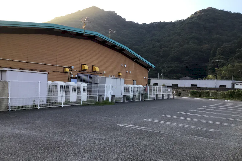 【ダイナム山口周南店｜割引キャンペーン実施中】プロモーションイベントに最適なアミューズメント施設のイベントスペース(店舗出入り口横）