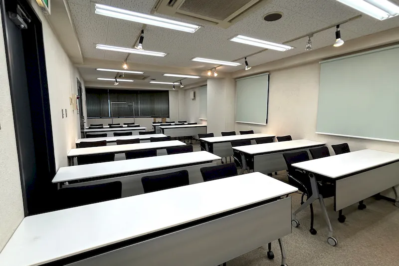 【TIME SHARING 田原町 USUI ANNEX｜田原町駅5分】33名着席で学びと交流に使える5階イベントスペース