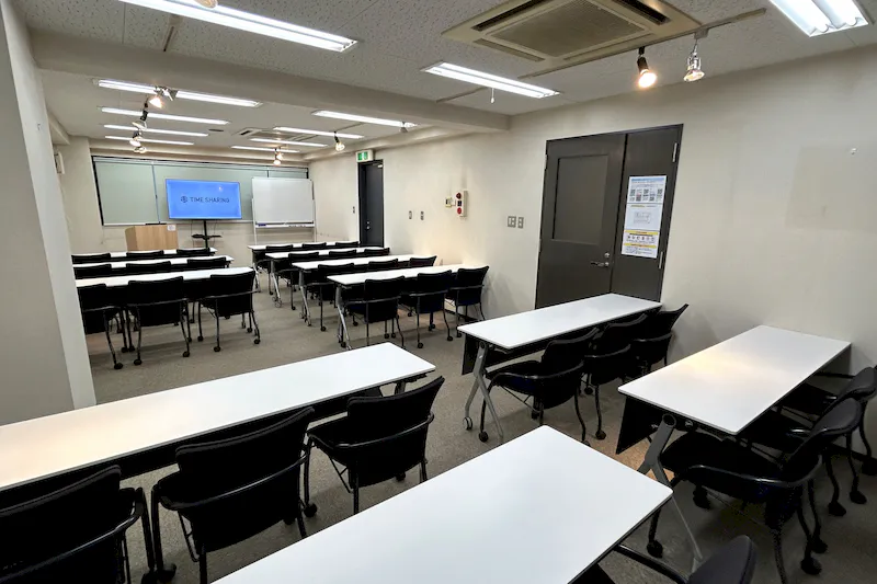 【TIME SHARING 田原町 USUI ANNEX｜田原町駅5分】33名着席で学びと交流に使える5階イベントスペース