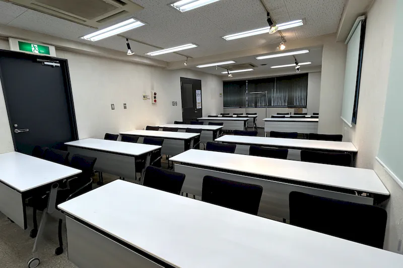 【TIME SHARING 田原町 USUI ANNEX｜田原町駅5分】33名着席で学びと交流に使える5階イベントスペース