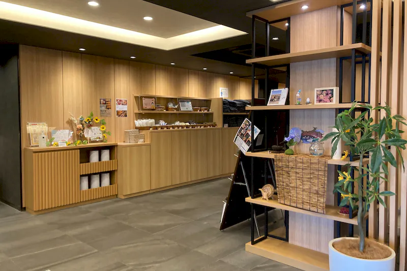 【KOKO HOTEL 京都三条｜三条京阪駅3分】京町家をイメージした和モダンな1Fロビーのレンタルギャラリー