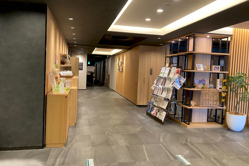 【KOKO HOTEL 京都三条｜三条京阪駅3分】京町家をイメージした和モダンな1Fロビーのレンタルギャラリー