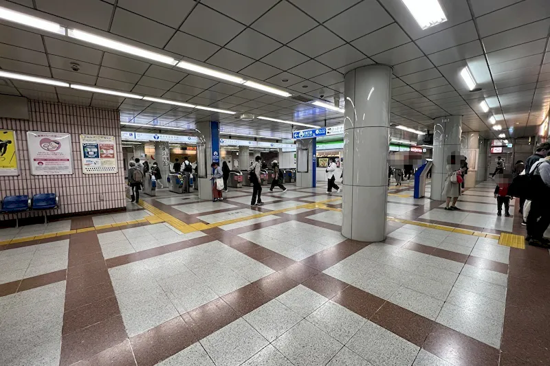 【横浜市営地下鉄ブルーラインあざみ野駅】各種プロモーションに最適な駅ナカの券売機横スペース
