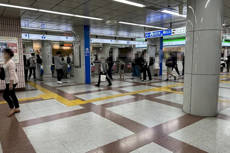 【横浜市営地下鉄ブルーラインあざみ野駅】各種プロモーションに最適な駅ナカの券売機横スペース