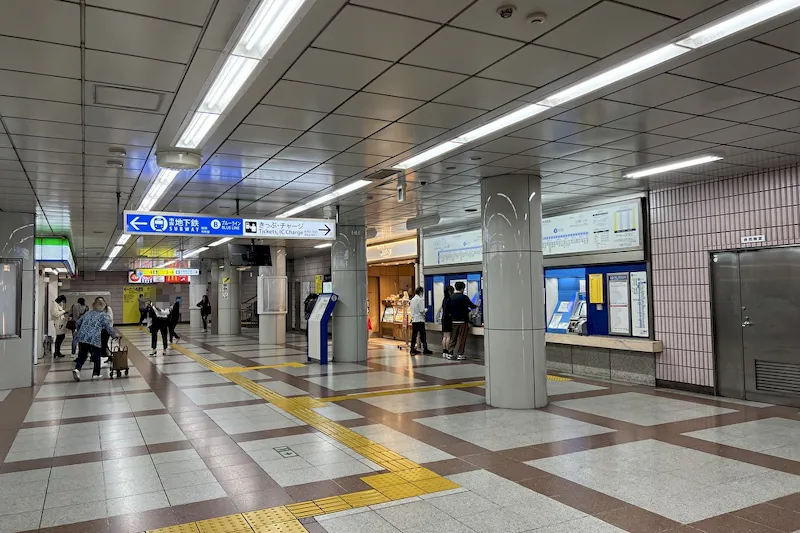 【横浜市営地下鉄ブルーラインあざみ野駅】各種プロモーションに最適な駅ナカの券売機横スペース