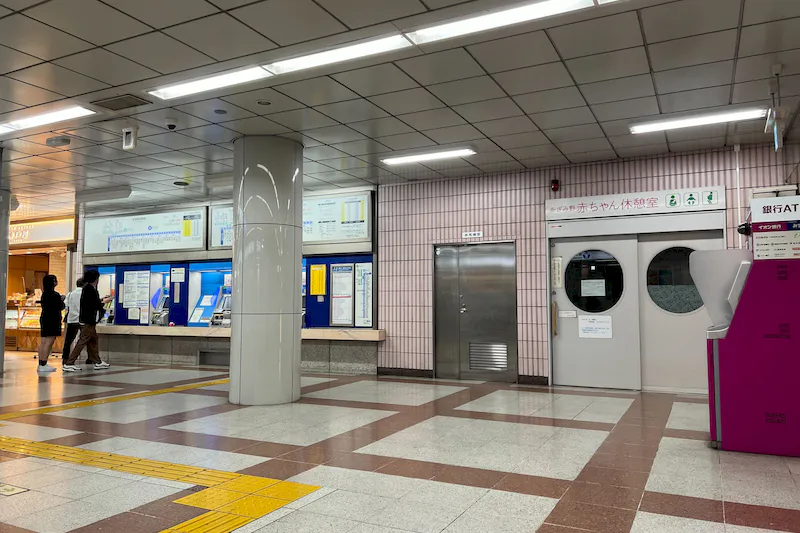 【横浜市営地下鉄ブルーラインあざみ野駅】各種プロモーションに最適な駅ナカの券売機横スペース