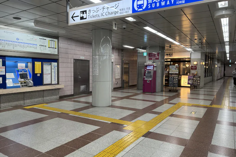 【横浜市営地下鉄ブルーラインあざみ野駅】各種プロモーションに最適な駅ナカの券売機横スペース