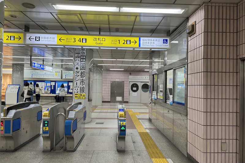 【横浜市営地下鉄ブルーラインあざみ野駅】各種プロモーションに最適な駅ナカの券売機横スペース