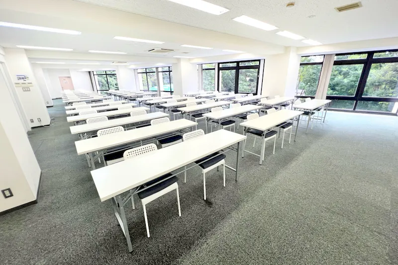【新宿御苑前駅3分】招待制の製品PR会や受注販売会に適した100名程度収容可能なレンタルスペース