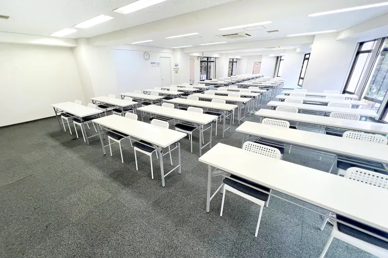 【新宿御苑前駅3分】招待制の製品PR会や受注販売会に適した100名程度収容可能なレンタルスペース