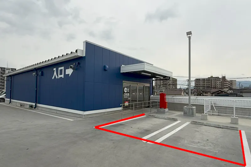 【スーパーセンタートライアル古賀花見店】キッチンカー・食物販の出店が可能な　 2F駐車場メイン出入口　キッチンカースペース①　※電源準備中