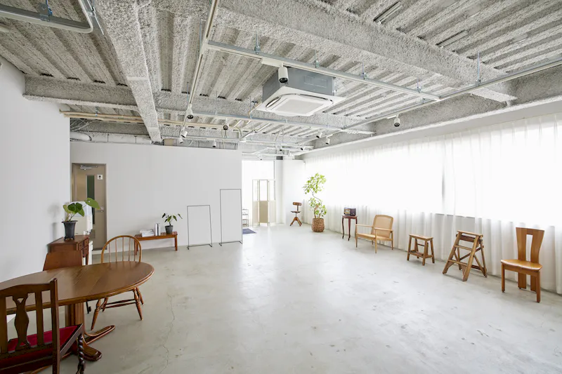 【桃谷駅6分】ロケや撮影会等の撮影用途、アパレルの展示会や販売会に最適な明るく開放的なスタジオスペース