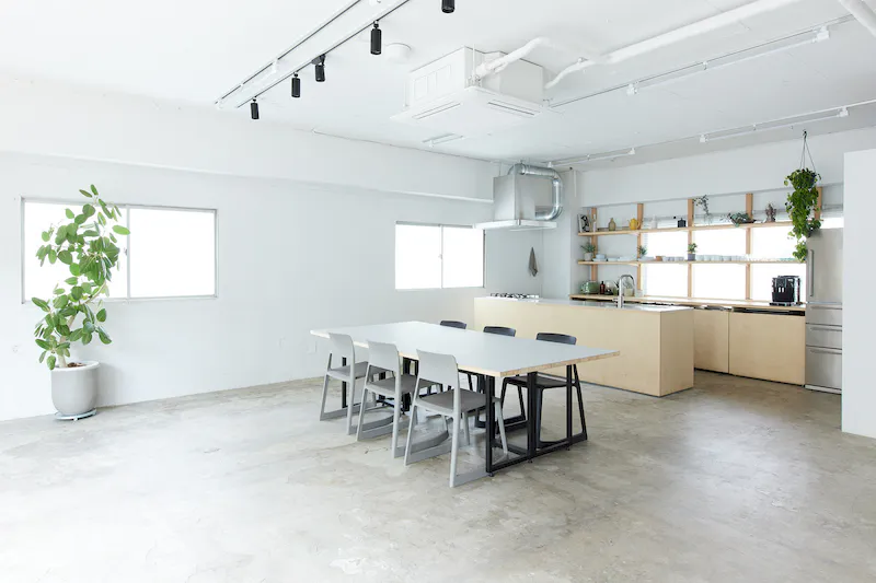 【高円寺駅8分】撮影用途、ポップアップストアや展示に最適なシンプルな内装の路面のイベントスペース