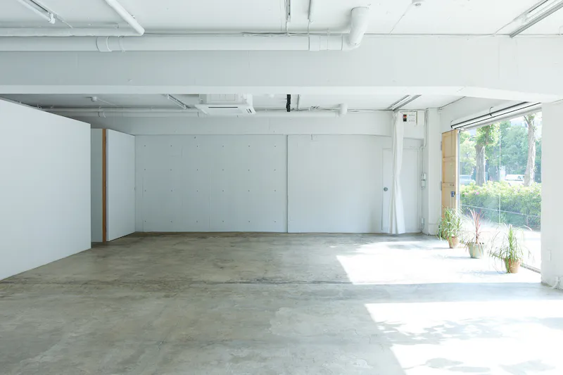 【高円寺駅8分】撮影用途、ポップアップストアや展示に最適なシンプルな内装の路面のイベントスペース