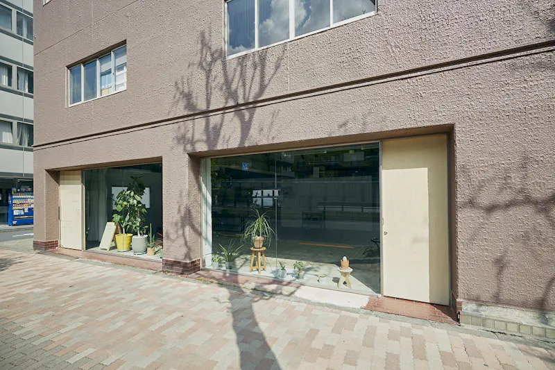 【高円寺駅8分】撮影用途、ポップアップストアや展示に最適なシンプルな内装の路面のイベントスペース