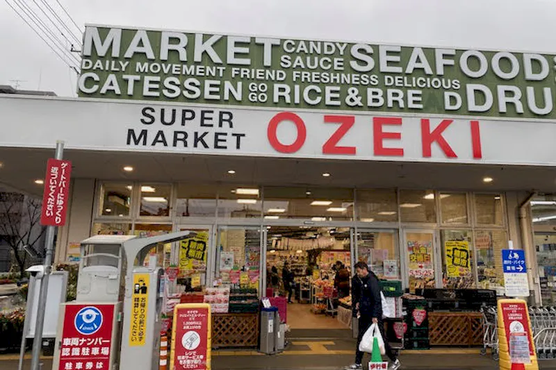 【オオゼキ大森北店】キッチンカーの出店が可能なスーパーの入口前スペース