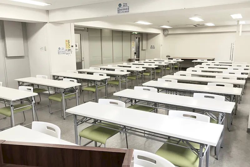 【高崎白銀ビル貸会議室】第一会議室 3名掛け最大60名収容・設備無料の96㎡イベントスペース｜販売利用OK