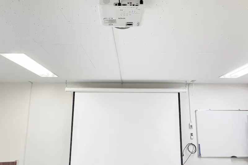 【高崎白銀ビル貸会議室】第一会議室 3名掛け最大60名収容・設備無料の96㎡イベントスペース｜販売利用OK