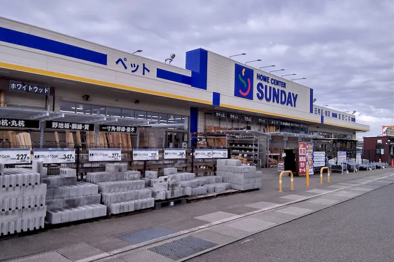 【サンデー秋田自衛隊通店】屋外駐車場　キッチンカーの出店に最適なホームセンター内駐車場の屋外イベントスペース