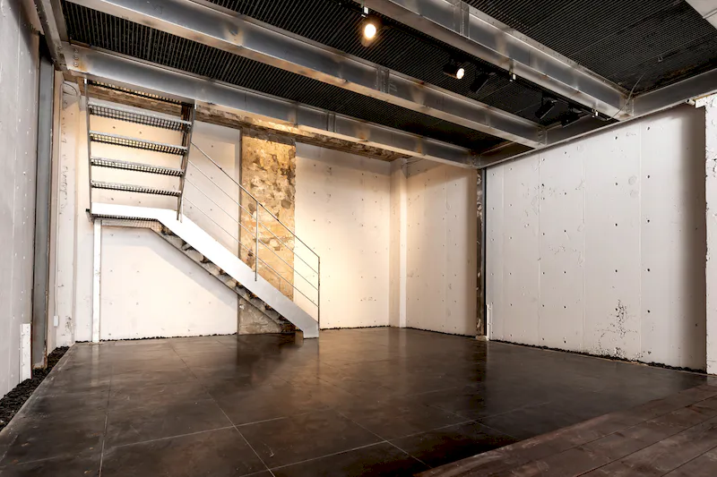 【表参道・南青山エリア 】アパレル展示会・アート展等のギャラリー用途、撮影用途に最適。 桜が美しいテラス・1F・B1・ロフトが利用可能なイベントスペース