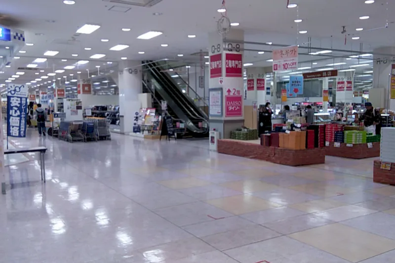 【イオンスーパーセンター横手南】エレベーター前 販促プロモーションや物販に最適なスーパー店内催事イベントスペースの画像