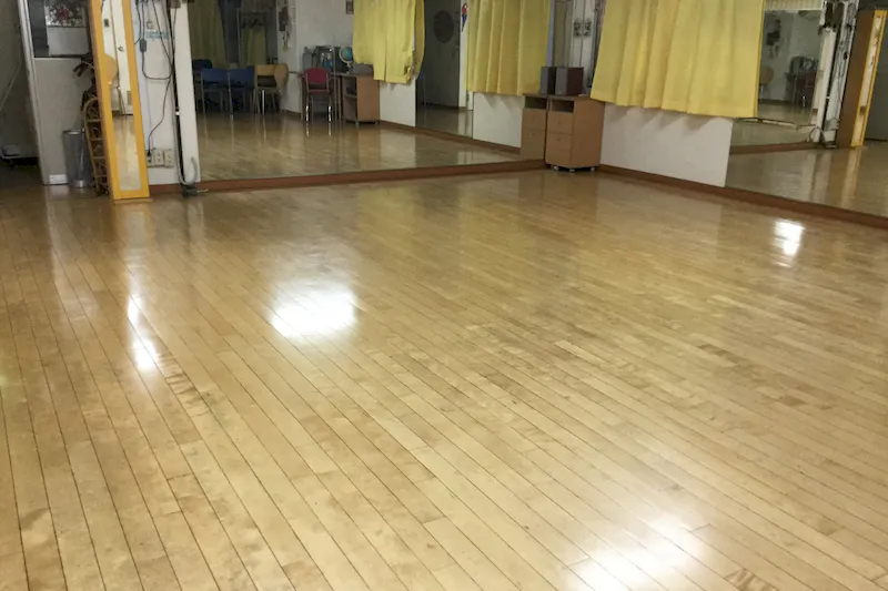 【新宿三丁目駅3分】ダンスのレッスン、練習、セミナーなどに適した好立地の完全個室の多目的レンタルスタジオ