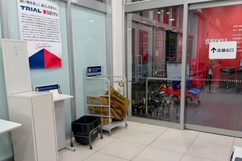 【西友　柏東店】店内入口付近サッカー台横　ポップアップストア(物販、食物販)やプロモーション用途に最適なスーパー店内催事イベントスペース