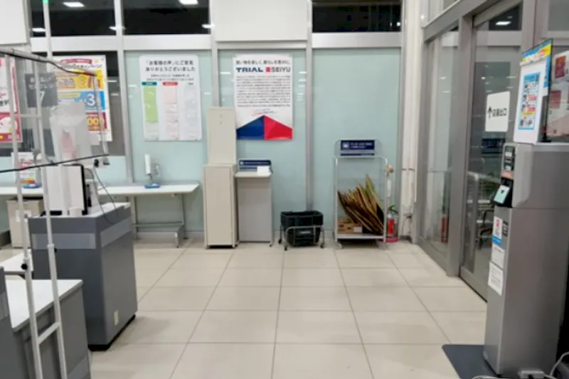 【西友　柏東店】店内入口付近サッカー台横　ポップアップストア(物販、食物販)やプロモーション用途に最適なスーパー店内催事イベントスペース