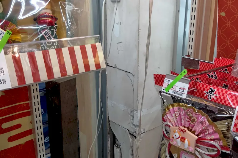 【ユニディ狛江店】1F風除室（入口入って右）のプロモーションや食物販の出店に最適な催事イベントスペース