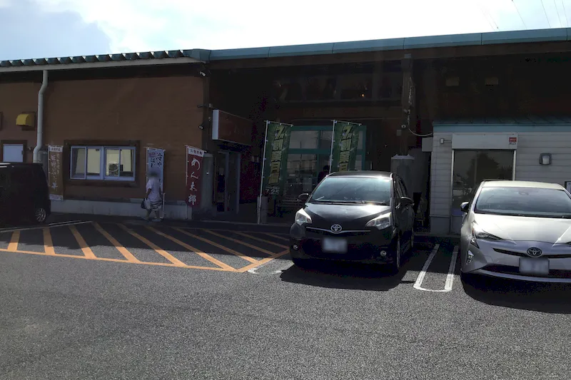 【ダイナム出雲店｜割引キャンペーン実施中】キッチンカーや各種プロモーションに最適なアミューズメント施設のイベントスペース（食堂横）