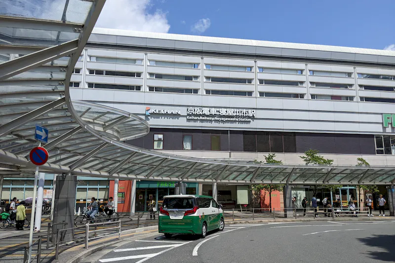 【京阪電鉄 寝屋川市駅｜50%OFFキャンペーン実施中】販促イベントや物販に最適な通行量の多い改札内コンコースイベントスペース