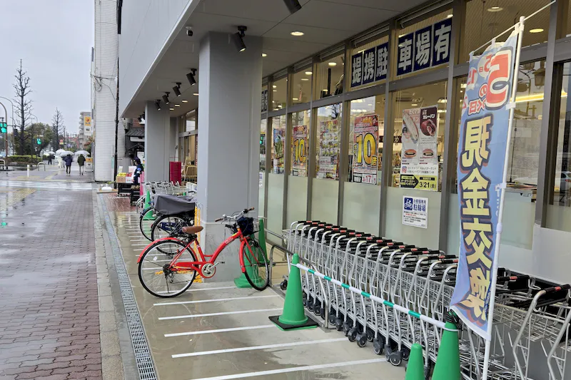 【オオゼキ千川駅前店】キッチンカーの出店が可能なスーパーの入口前スペース
