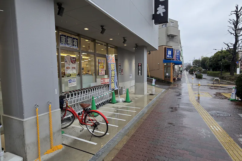 【オオゼキ千川駅前店】キッチンカーの出店が可能なスーパーの入口前スペース