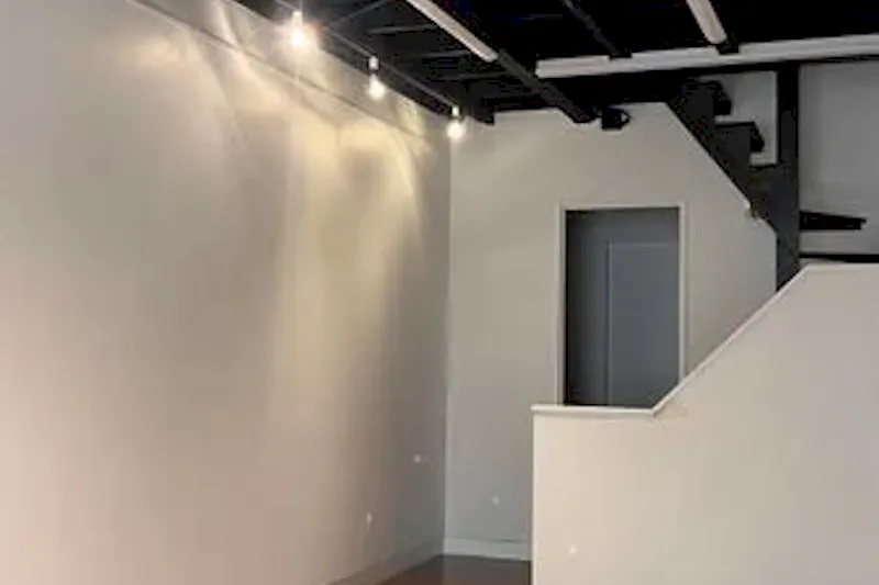 【浅草橋駅1分】展示会やワークショップに適した自然光が入り込むシンプルで使い勝手がいいスペース