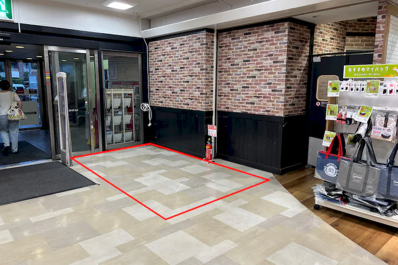 【イオンスタイル東神奈川】販売促進活動や物販に適した入口付近の通行客の多いスペース（銀だこ前）の画像