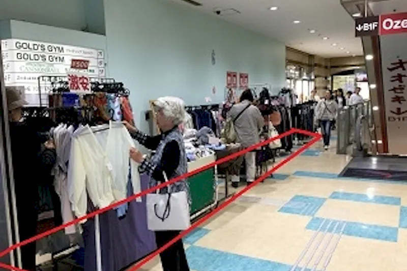 【大森駅前ビル】個包装の食物販やアパレルの販売に最適な大型スーパー入居の駅チカ商業施設の正面入口に置するイベントスペース(16㎡)