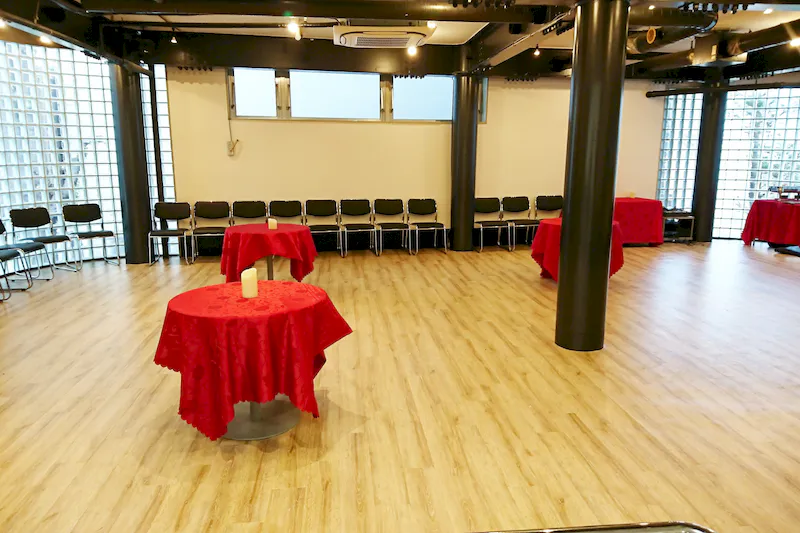 【明治神宮前(原宿)駅1分】ラフォーレ原宿裏通りの好立地！展示会、ポップアップ、チェキ会、控室などに最適です。