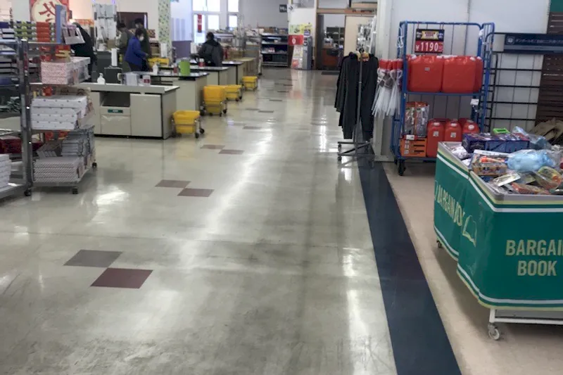 【西友　上田東店】入口横テナント区画　プロモーション用途や物販、食物販のポップアップストアに最適なスーパー店内催事イベントスペース