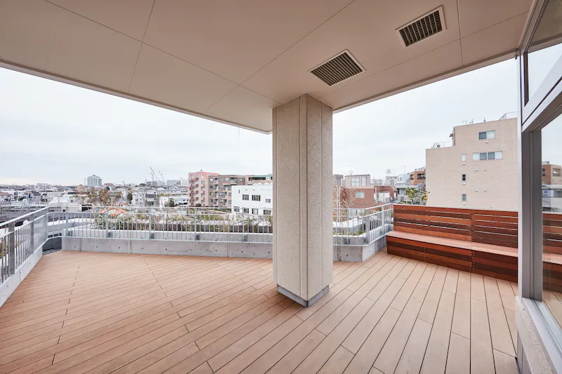 【下北沢駅直結】（tefu）lounge｜撮影やワークショップに最適な夕焼けビューの屋外テラスを併設したキッチン付きイベントスペース