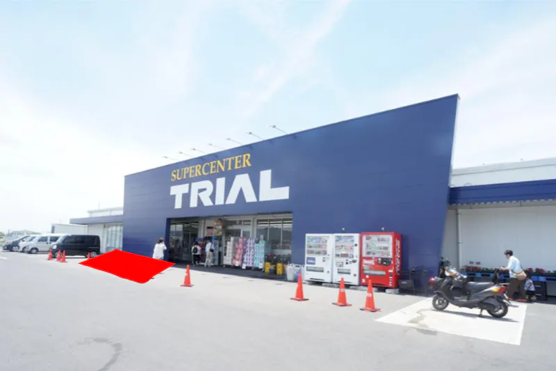 【スーパーセンタートライアル東九条店】キッチンカー  店舗正面左